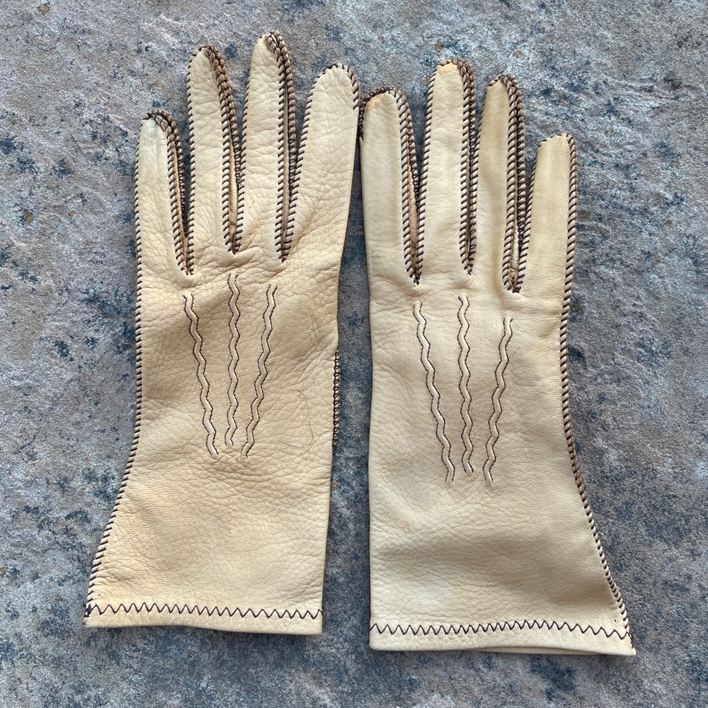 Tan Leather Gloves with Stitching, 6-7 XS